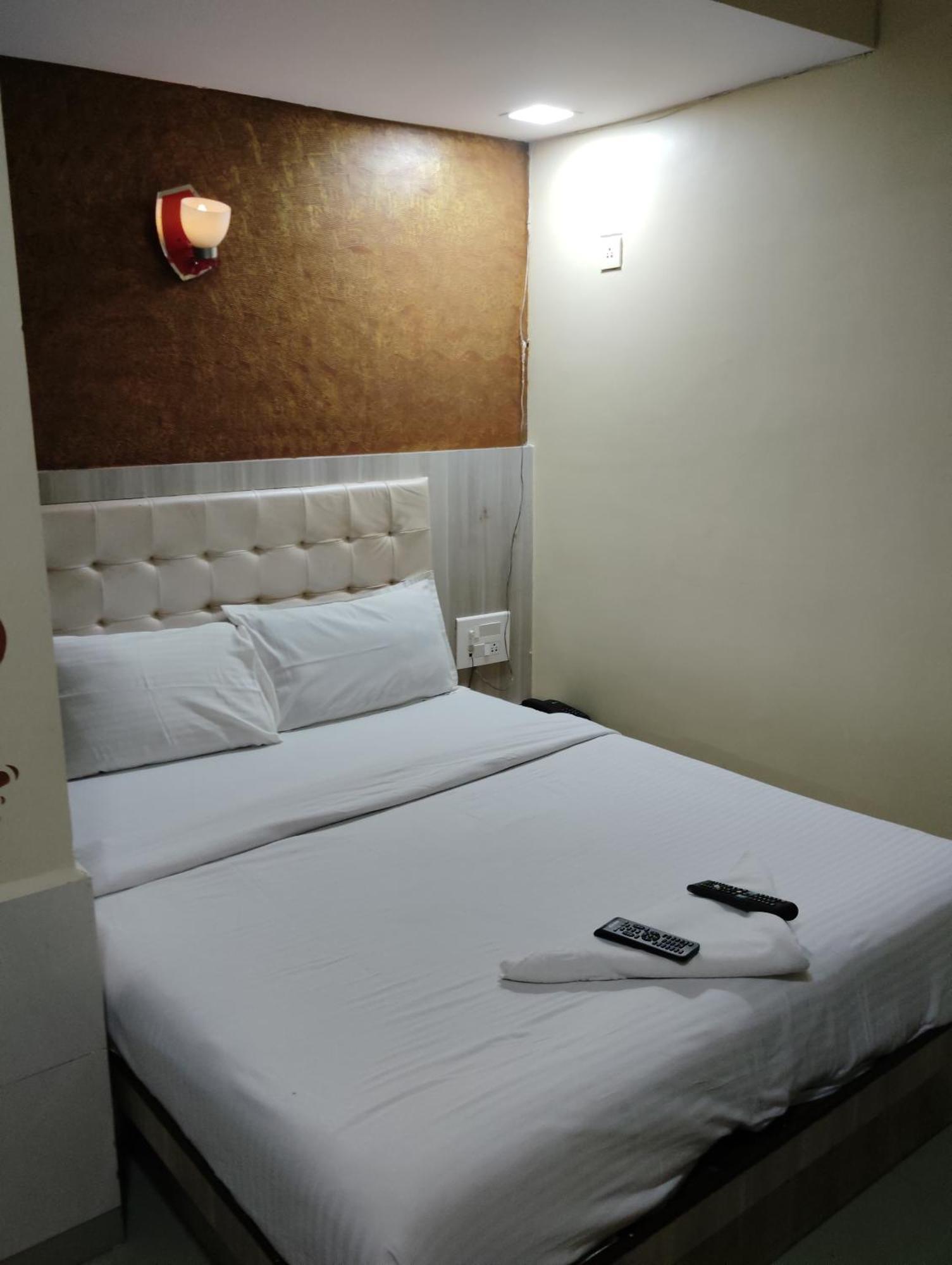 Hotel Golden Park Near Nesco Bombaj Exteriér fotografie